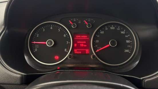 VOLKSWAGEN-VOYAGE-2013