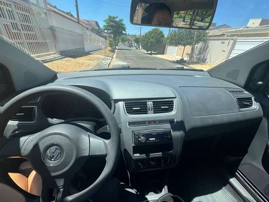 VOLKSWAGEN-FOX-2014
