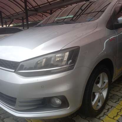 VOLKSWAGEN-FOX-2015
