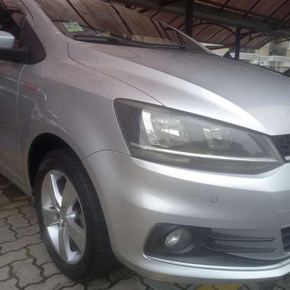 VOLKSWAGEN-FOX-2015
