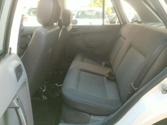 VOLKSWAGEN-GOL-1.0 MI 8V FLEX 4P MANUAL G.IV VOLKSWAGEN-GOL-2013
