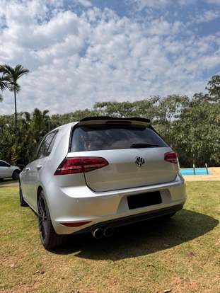 VOLKSWAGEN-GOLF-2015