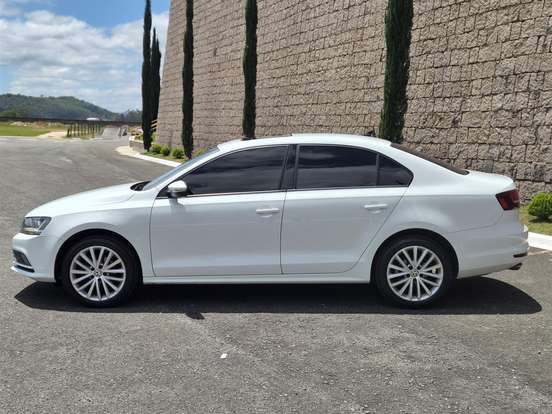 VOLKSWAGEN-JETTA-1.4 16V TSI COMFORTLINE GASOLINA 4P TIPTRONIC VOLKSWAGEN-JETTA-2016