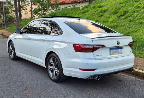 VOLKSWAGEN-JETTA-2019