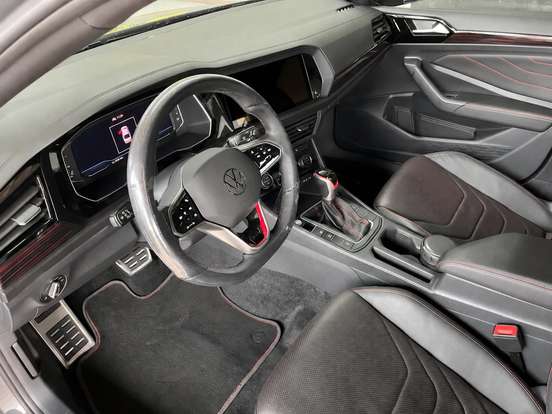 VOLKSWAGEN-JETTA-2024