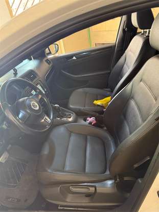 VOLKSWAGEN-JETTA-2011