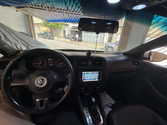 VOLKSWAGEN-JETTA-2.0 COMFORTLINE FLEX 4P TIPTRONIC VOLKSWAGEN-JETTA-2011