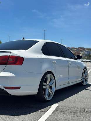 VOLKSWAGEN-JETTA-2011