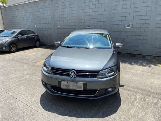 VOLKSWAGEN-JETTA-2013