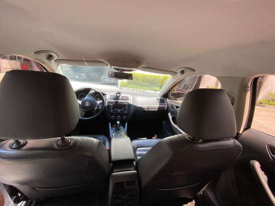 VOLKSWAGEN-JETTA-2013