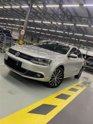 VOLKSWAGEN-JETTA-2013