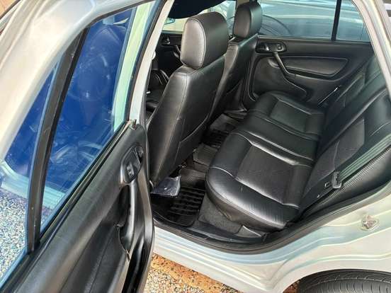 VOLKSWAGEN-PARATI-2000