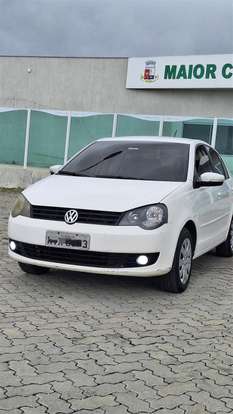 VOLKSWAGEN-POLO SEDAN-2013