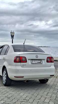 VOLKSWAGEN-POLO SEDAN-2013