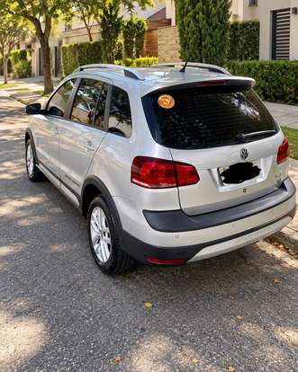 VOLKSWAGEN-SPACE CROSS-2015