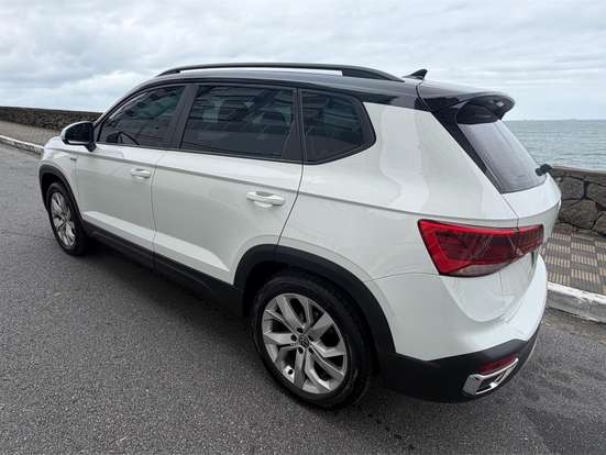 VOLKSWAGEN-TAOS-2021