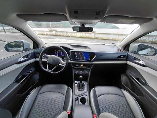 VOLKSWAGEN-TAOS-2022
