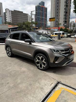 VOLKSWAGEN TAOS 1.4 250 TSI TOTAL FLEX HIGHLINE AUTOMÁTICO