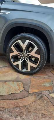 VOLKSWAGEN-TAOS-2023