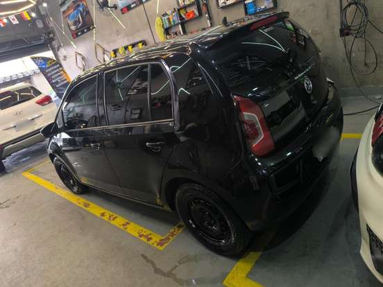 VOLKSWAGEN-UP-2015