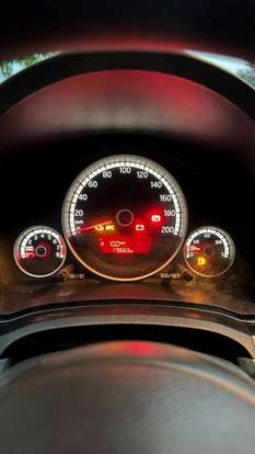 VOLKSWAGEN-UP-2015