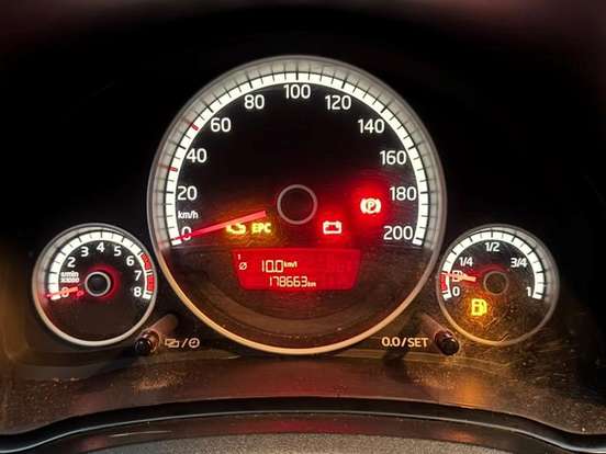 VOLKSWAGEN-UP-1.0 MPI MOVE UP 12V FLEX 4P MANUAL VOLKSWAGEN-UP-2015