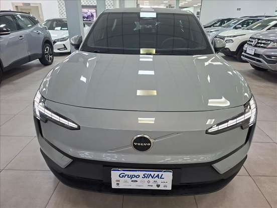 VOLVO-EX30-2024