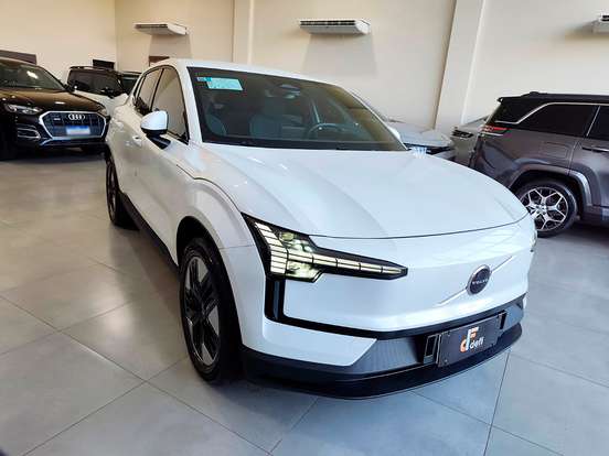 VOLVO-EX30-2024