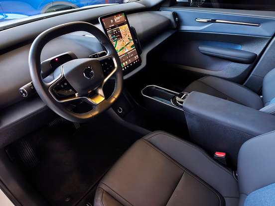 VOLVO-EX30-2024