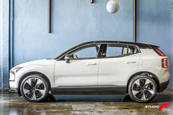 VOLVO-EX30-2024