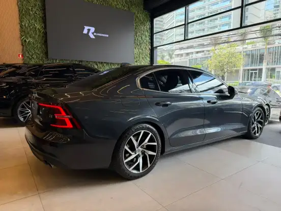 VOLVO-S60-2.0 T4 MOMENTUM GASOLINA 4P AUTOMÁTICO VOLVO-S60-2019