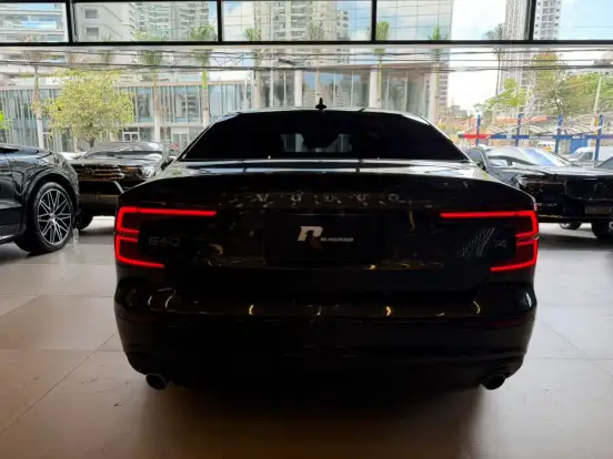 VOLVO-S60-2.0 T4 MOMENTUM GASOLINA 4P AUTOMÁTICO VOLVO-S60-2019