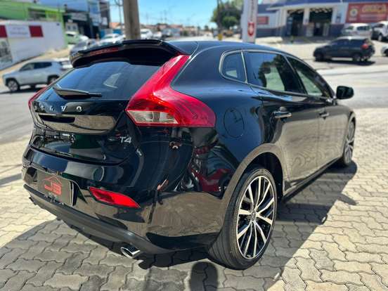 VOLVO-V40-2.0 T4 MOMENTUM GASOLINA 4P AUTOMÁTICO VOLVO-V40-2019