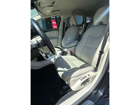 VOLVO-V40-2.0 T4 MOMENTUM GASOLINA 4P AUTOMÁTICO VOLVO-V40-2019
