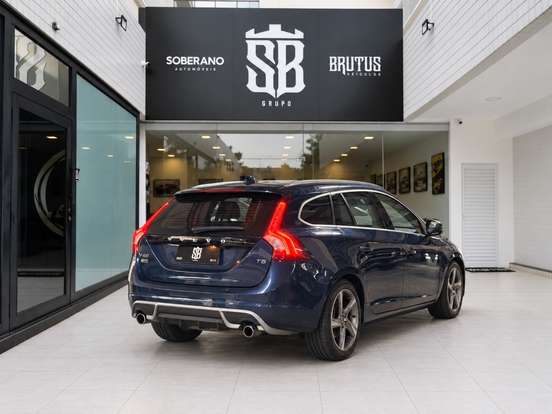 VOLVO-V60-2.0 T5 R DESIGN DYNAMIC 16V TURBO GASOLINA 4P AUTOMATIZADO VOLVO-V60-2013