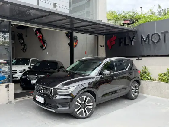 VOLVO XC40 1.5 T5 RECHARGE MOMENTUM GEARTRONIC