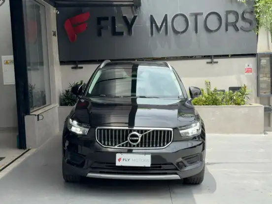 VOLVO-XC40-2021