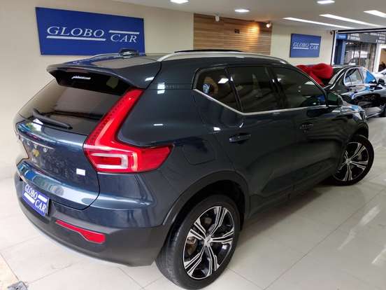 VOLVO-XC40-2021