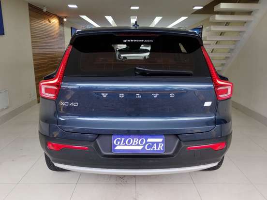 VOLVO-XC40-2021