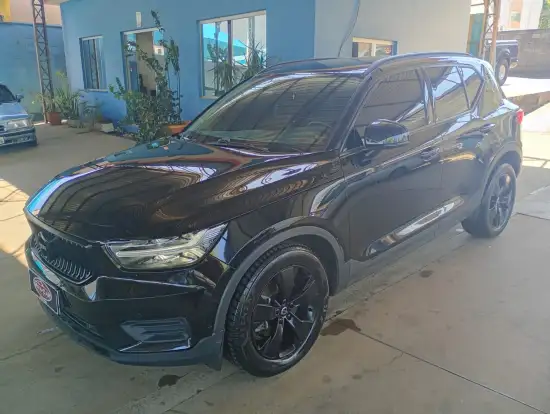 VOLVO-XC40-2019