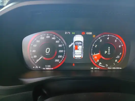 VOLVO-XC40-2.0 T4 GASOLINA GEARTRONIC VOLVO-XC40-2019