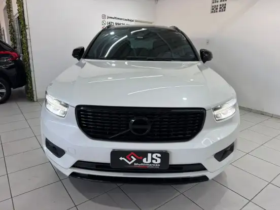 VOLVO-XC40-2019