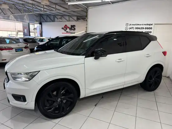 VOLVO-XC40-2019