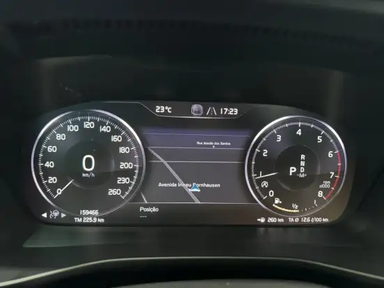 VOLVO-XC40-2019