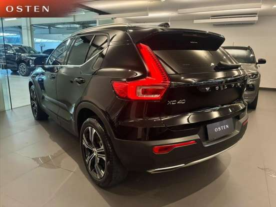VOLVO-XC40-2020