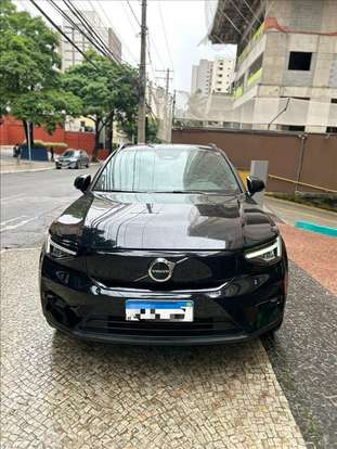 VOLVO-XC40-2022