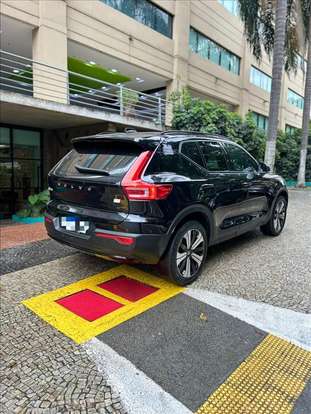 VOLVO-XC40-2022
