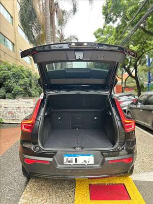 VOLVO-XC40-2022