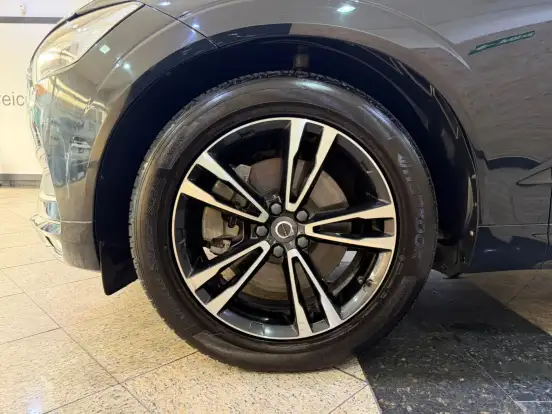 VOLVO-XC60-2018