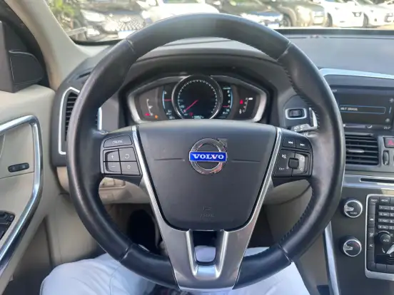 VOLVO-XC60-2014